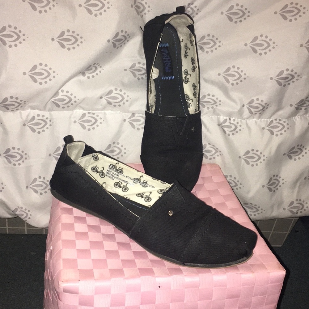Black flats
